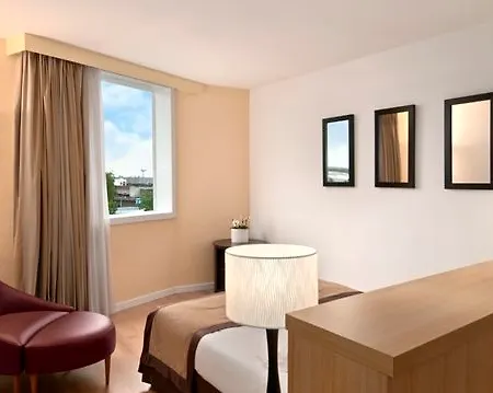 Hilton Paris Orly Airport Szálloda