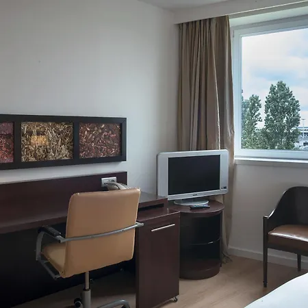 Hilton Paris Orly Airport 3*