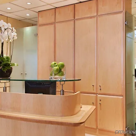 Hilton Orly Airport 4* パリ
