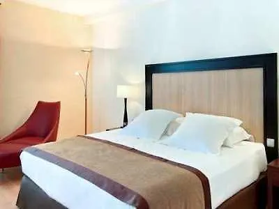 Hilton Orly Airport ホテル 4*