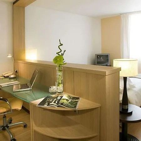 Hilton Orly Airport ホテル 4*