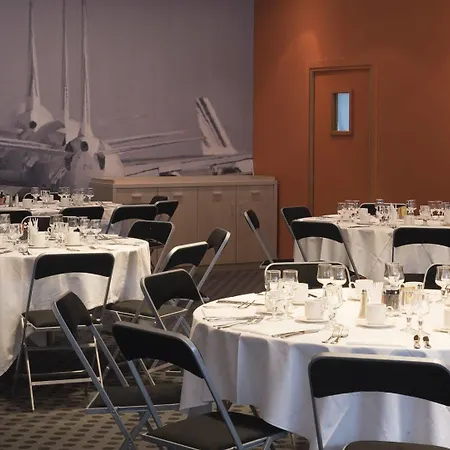 ホテル Hilton Orly Airport 4*