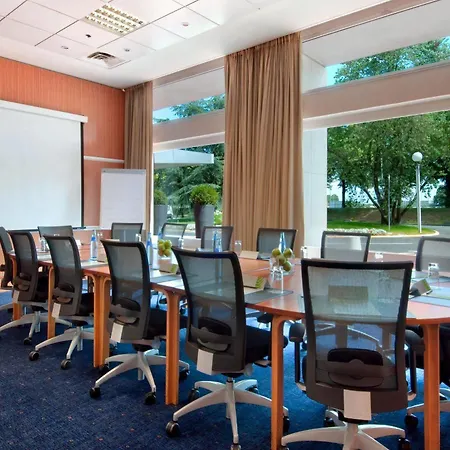 ホテル Hilton Orly Airport 4*
